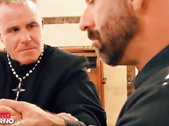 Muscle Daddies Get Into Some Extreme Fisting - FistingInferno